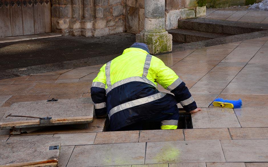 pompe à déboucher wc Louvres